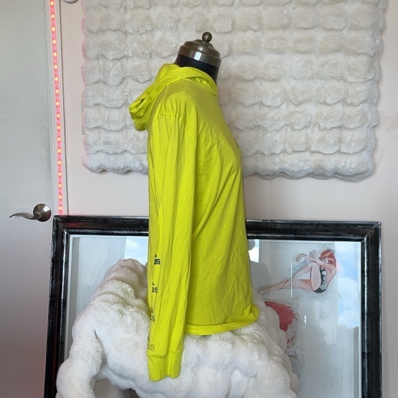 Adidas hooded long sleeve t-shirt for youth but can be warn by women size small - Picture 5 of 8